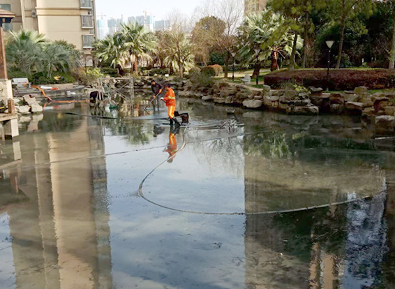 青龙景观池淤泥清理