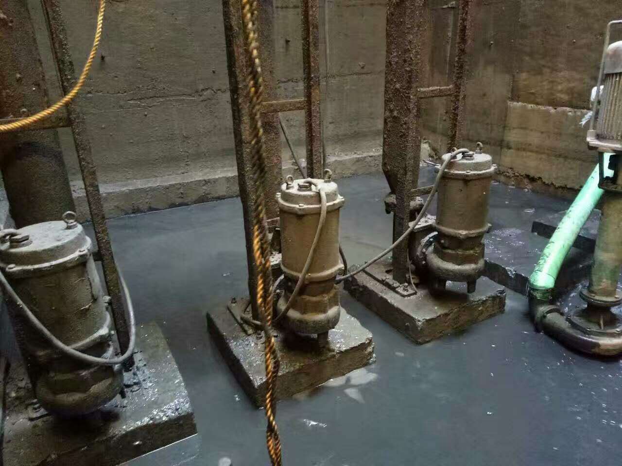 青龙污水池清理