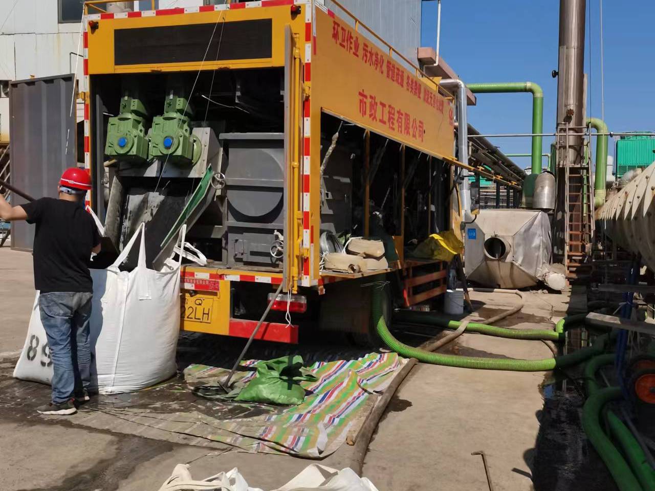 青龙淤泥压干处理